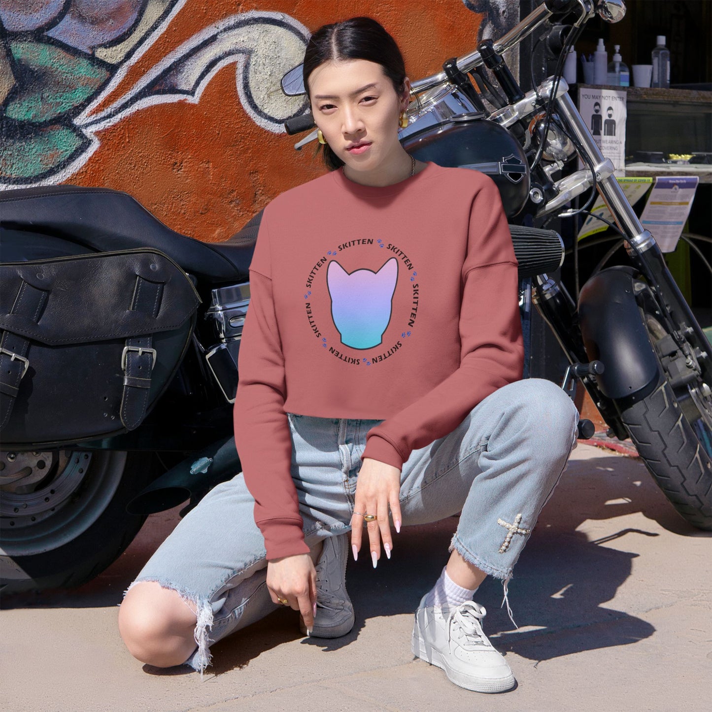 Skitten Themed Women's Cropped Sweatshirt - Perfect for Casual Wear